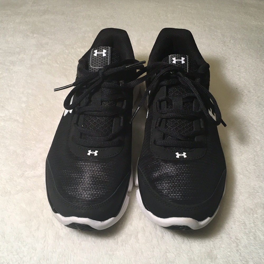 Under Armor Assert 8 Black & White Size 7